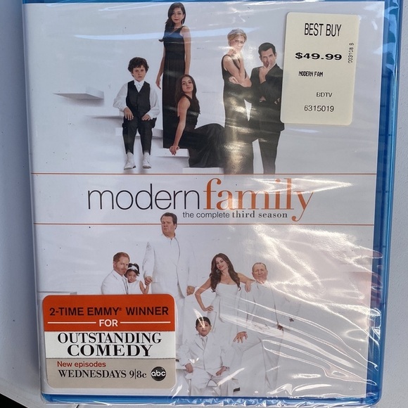 Modern Family- complete third season NWT - Picture 1 of 3